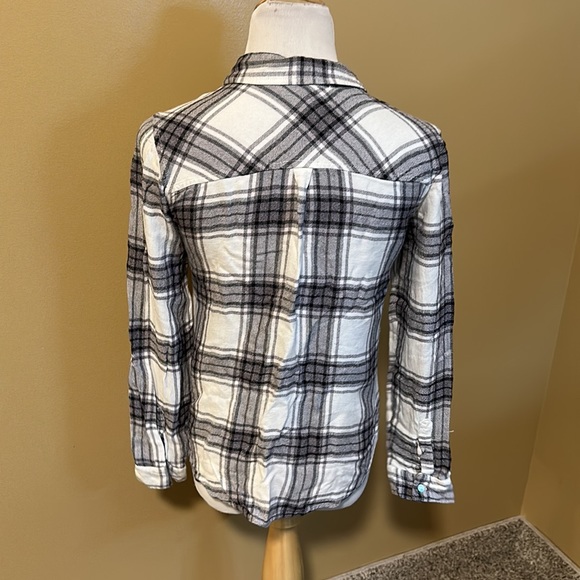 🕯️ Be Cool Super Soft Flannel Button Up Shirt - Picture 2 of 4